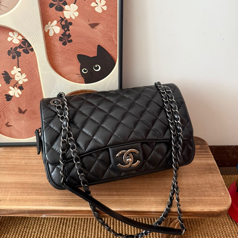 ✨Chanel 黑銀油蠟皮 easy flap 機場包🖤-4