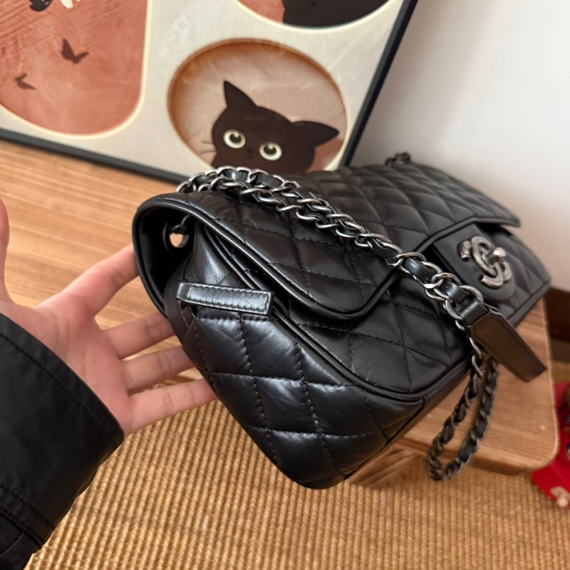 ✨Chanel 黑銀油蠟皮 easy flap 機場包🖤-9