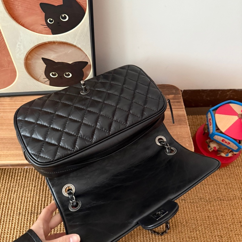 ✨Chanel 黑銀油蠟皮 easy flap 機場包🖤-11