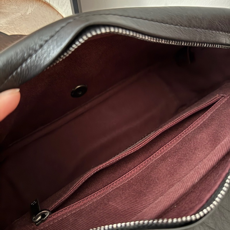 ✨Chanel 黑銀油蠟皮 easy flap 機場包🖤-12