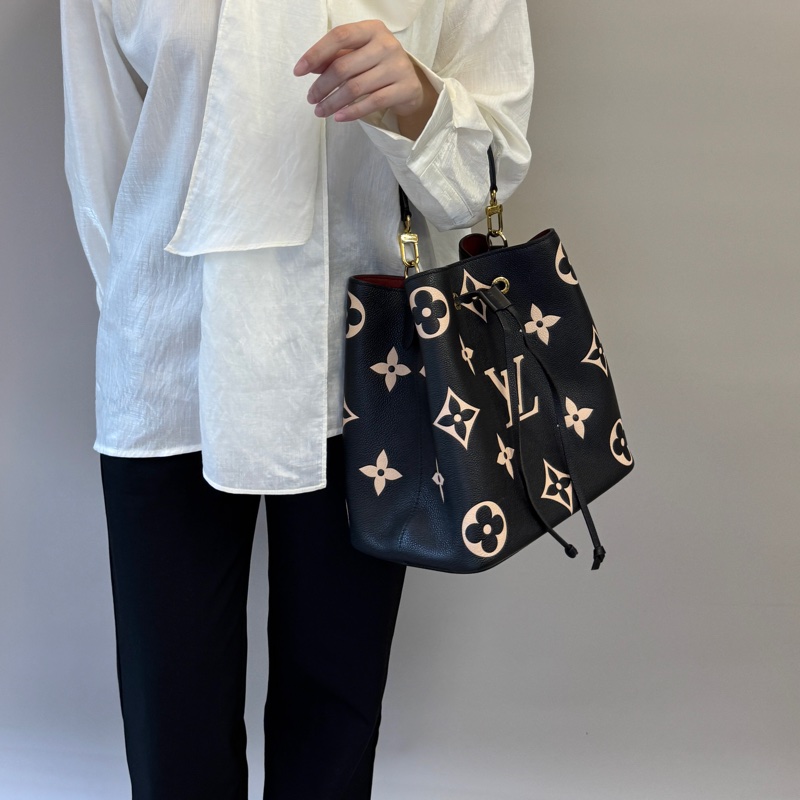 路易威登水桶包 Louis Vuitton NeoNoe MM 黑拼米牛皮✨熊貓配色經典款 斜背肩背兩用 M45497-1