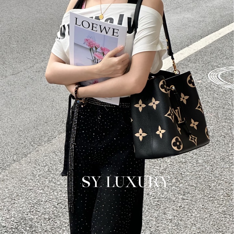 路易威登水桶包 Louis Vuitton NeoNoe MM 黑拼米牛皮✨熊貓配色經典款 斜背肩背兩用 M45497-10