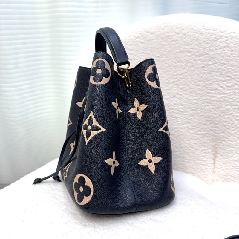 路易威登水桶包 Louis Vuitton NeoNoe MM 黑拼米牛皮✨熊貓配色經典款 斜背肩背兩用 M45497-15