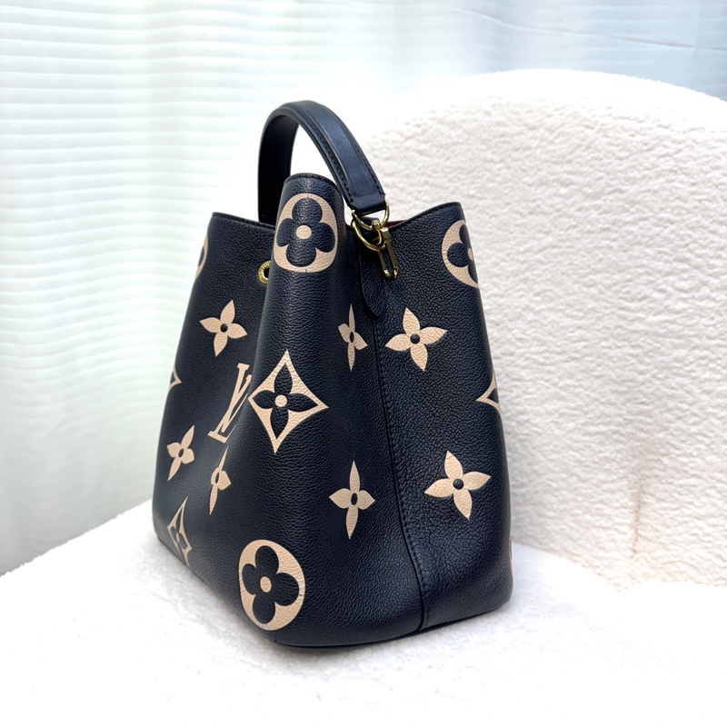 路易威登水桶包 Louis Vuitton NeoNoe MM 黑拼米牛皮✨熊貓配色經典款 斜背肩背兩用 M45497-17