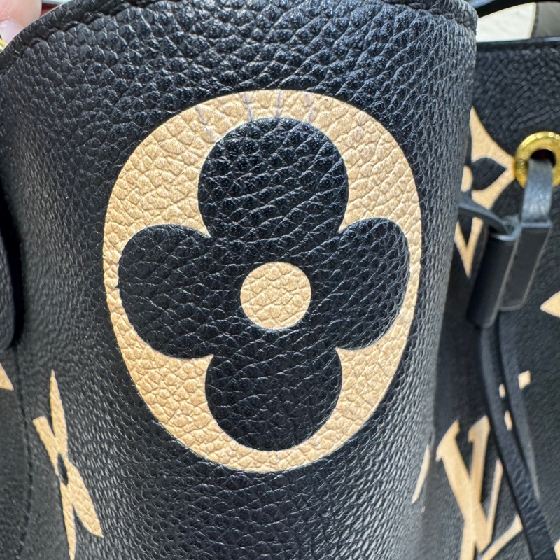 路易威登水桶包 Louis Vuitton NeoNoe MM 黑拼米牛皮✨熊貓配色經典款 斜背肩背兩用 M45497-30