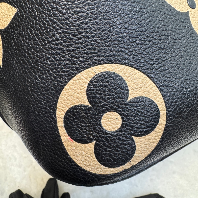 路易威登水桶包 Louis Vuitton NeoNoe MM 黑拼米牛皮✨熊貓配色經典款 斜背肩背兩用 M45497-31