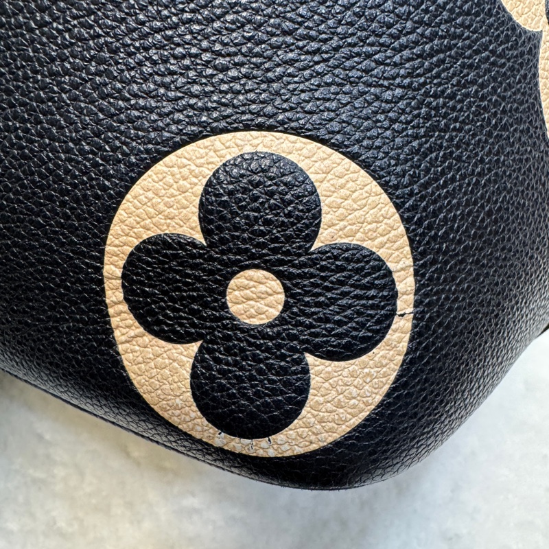 路易威登水桶包 Louis Vuitton NeoNoe MM 黑拼米牛皮✨熊貓配色經典款 斜背肩背兩用 M45497-35