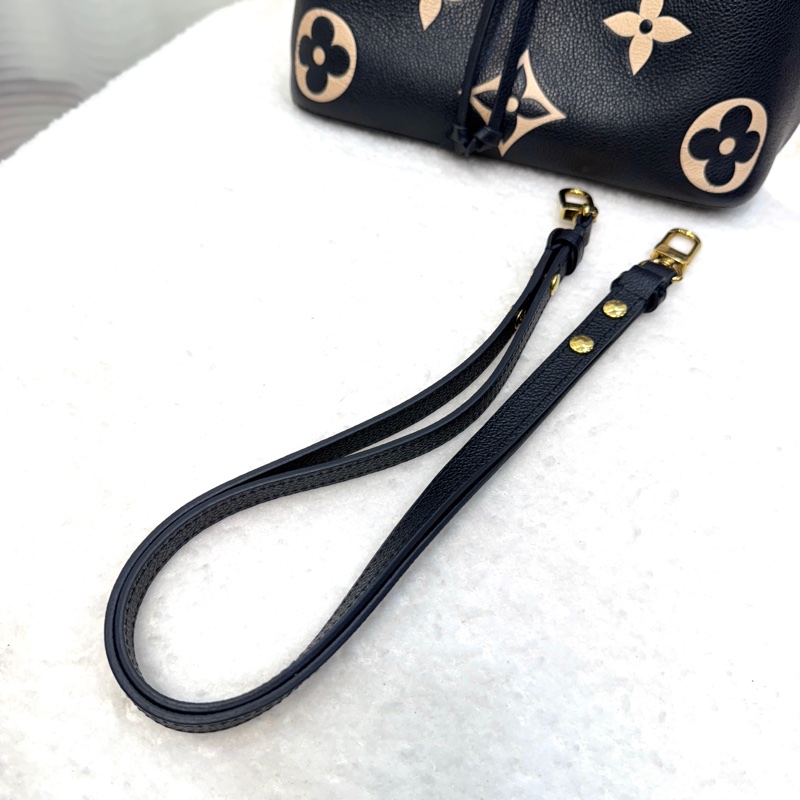 路易威登水桶包 Louis Vuitton NeoNoe MM 黑拼米牛皮✨熊貓配色經典款 斜背肩背兩用 M45497-42