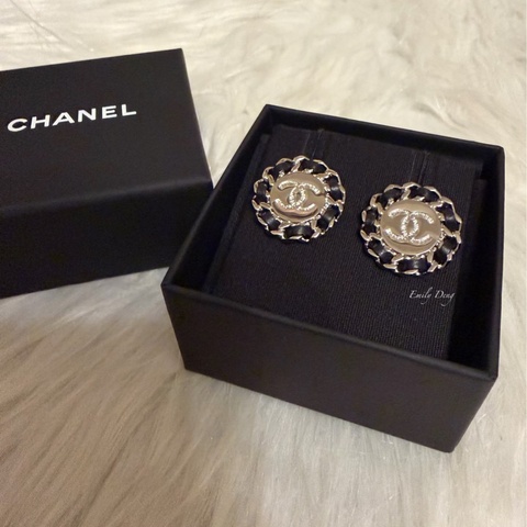 Chanel 圓形皮穿鏈耳環