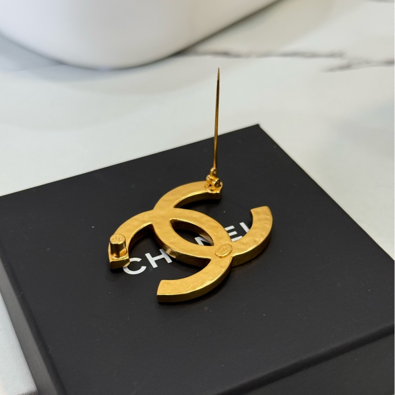 (閒置新) Chanel 23C白色雙C胸針-3