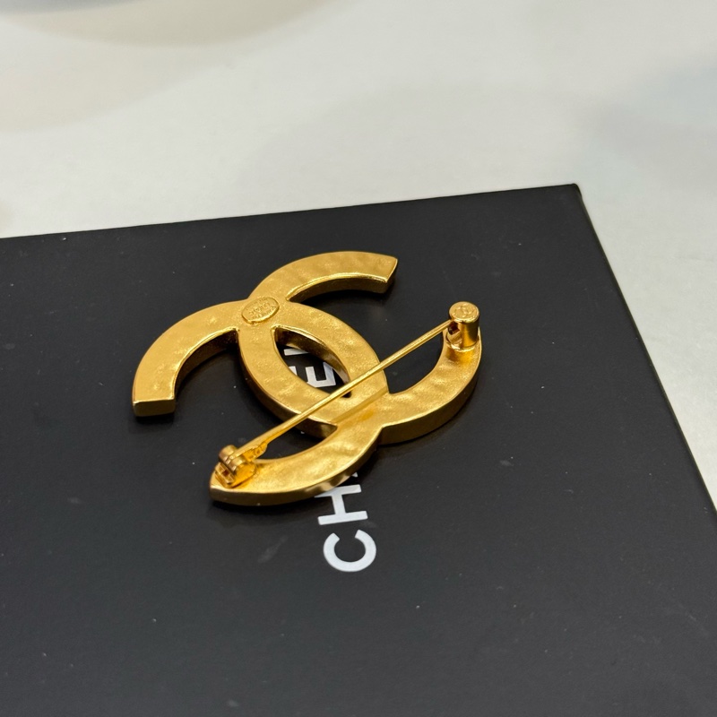 (閒置新) Chanel 23C白色雙C胸針-4