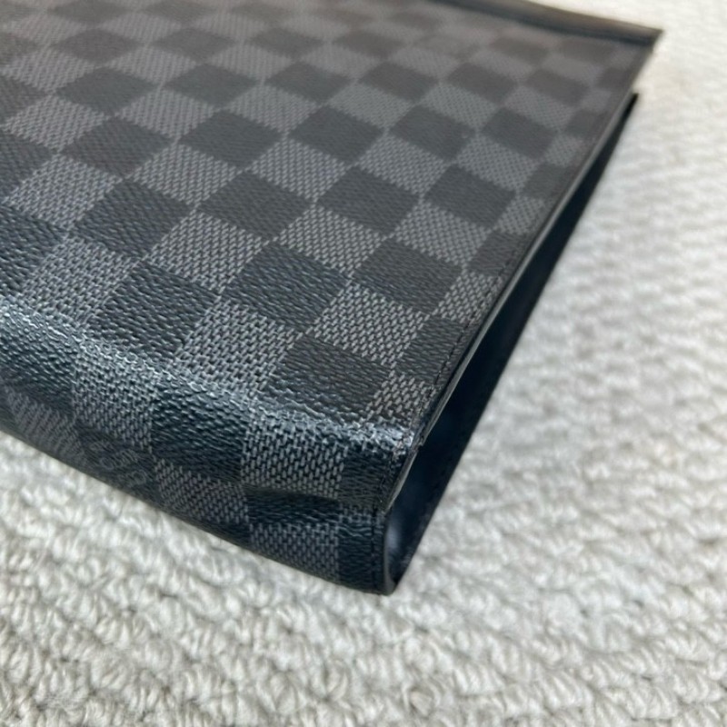 LV路易威登黑色棋盤格手拿包洗漱包 經典棋盤格配黑色皮革 銀色五金 低調奢華 內裡乾淨整潔 容量實用-7