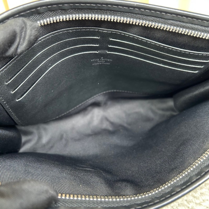 LV路易威登黑色棋盤格手拿包洗漱包 經典棋盤格配黑色皮革 銀色五金 低調奢華 內裡乾淨整潔 容量實用-11