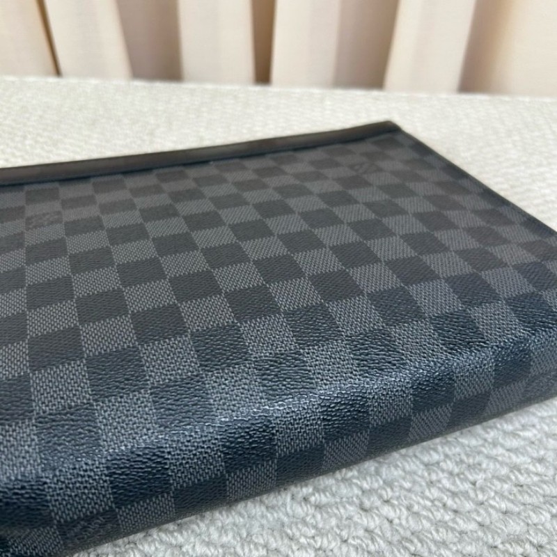 LV路易威登黑色棋盤格手拿包洗漱包 經典棋盤格配黑色皮革 銀色五金 低調奢華 內裡乾淨整潔 容量實用-12