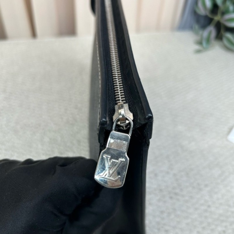 LV路易威登黑色棋盤格手拿包洗漱包 經典棋盤格配黑色皮革 銀色五金 低調奢華 內裡乾淨整潔 容量實用-16