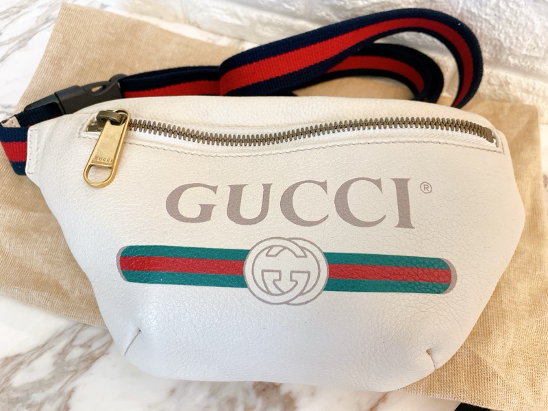 出清平台最低價專櫃熱賣款✨ GUCCI 古馳 經典印花LOGO綠紅綠條紋設計牛皮拉鍊胸包/腰包(米白)-0