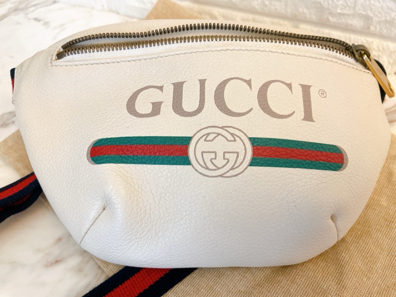 出清平台最低價專櫃熱賣款✨ GUCCI 古馳 經典印花LOGO綠紅綠條紋設計牛皮拉鍊胸包/腰包(米白)-2