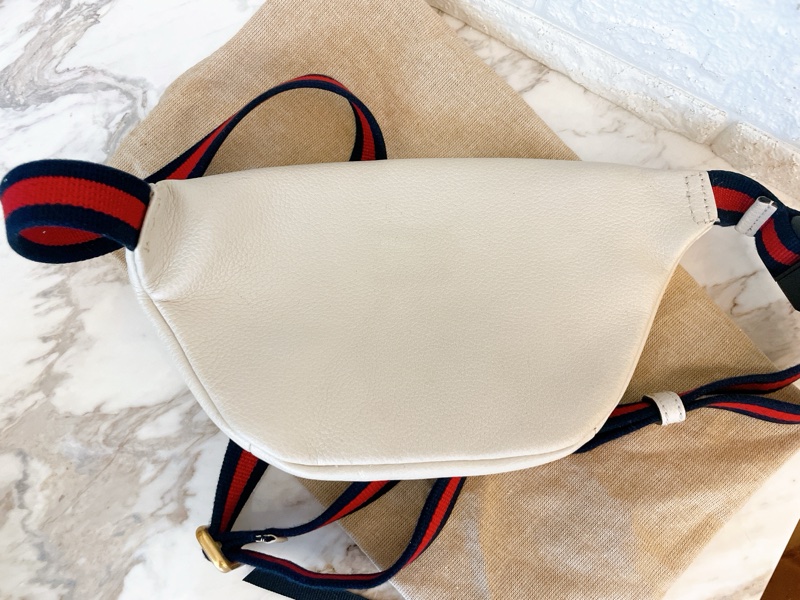 出清平台最低價專櫃熱賣款✨ GUCCI 古馳 經典印花LOGO綠紅綠條紋設計牛皮拉鍊胸包/腰包(米白)-13