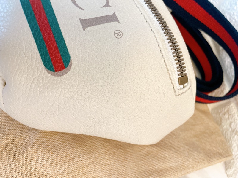 出清平台最低價專櫃熱賣款✨ GUCCI 古馳 經典印花LOGO綠紅綠條紋設計牛皮拉鍊胸包/腰包(米白)-16