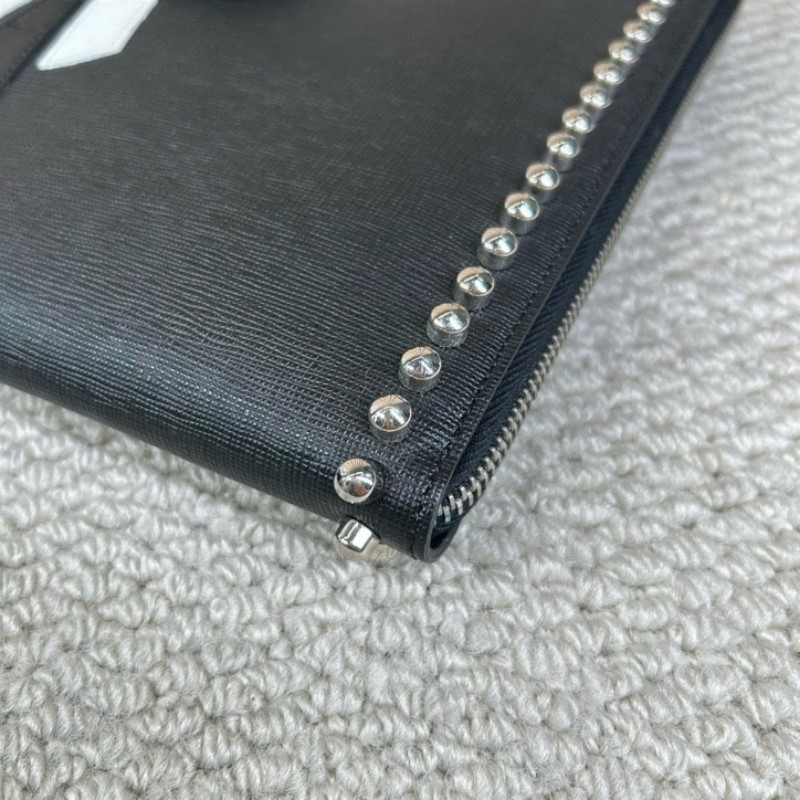 Fendi芬迪老佛爷鉚釘手拿包 黑色十字紋牛皮材質 配水貂毛裝飾 銀色鉚釘裝飾 拉鍊開合設計 低調百搭-15