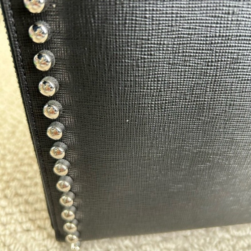 Fendi芬迪老佛爷鉚釘手拿包 黑色十字紋牛皮材質 配水貂毛裝飾 銀色鉚釘裝飾 拉鍊開合設計 低調百搭-21