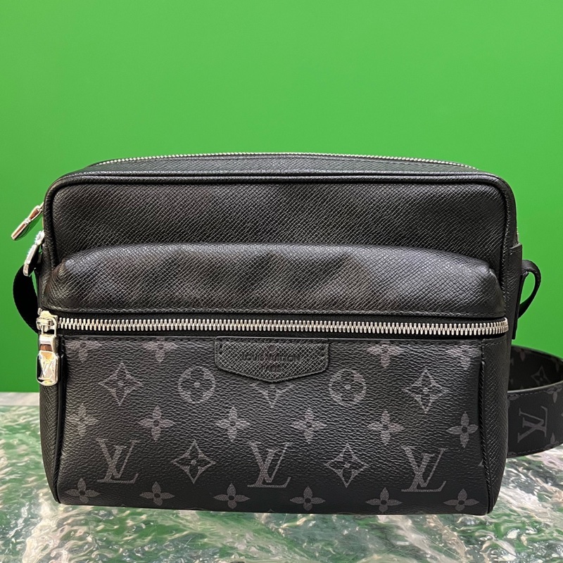 LV/路易威登outdoor黑武士郵差包 好成色 黑花男士 郵差包 雙層相機包 黑花拼色 尺寸:26x20x10.5cm-0