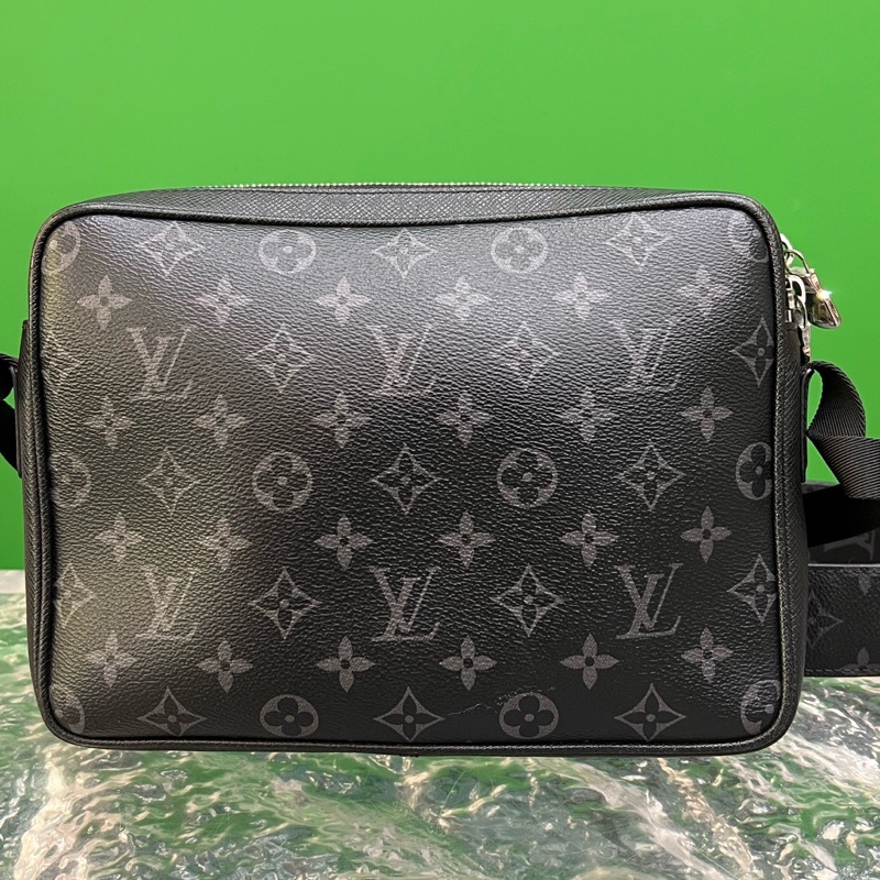 LV/路易威登outdoor黑武士郵差包 好成色 黑花男士 郵差包 雙層相機包 黑花拼色 尺寸:26x20x10.5cm-1