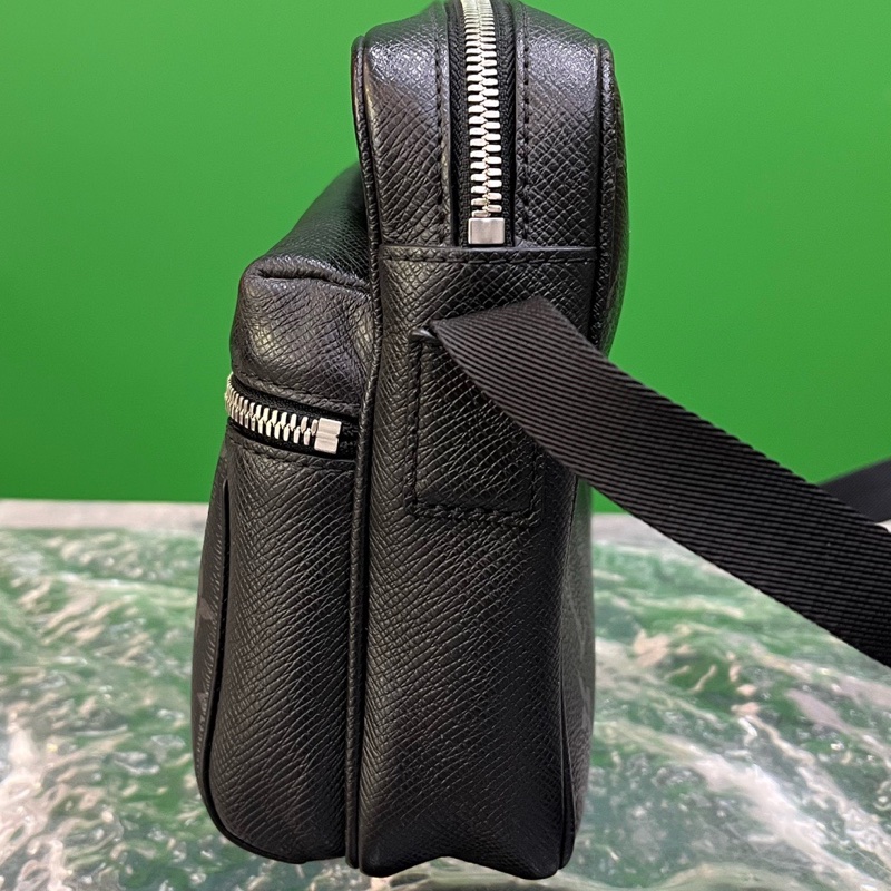 LV/路易威登outdoor黑武士郵差包 好成色 黑花男士 郵差包 雙層相機包 黑花拼色 尺寸:26x20x10.5cm-2