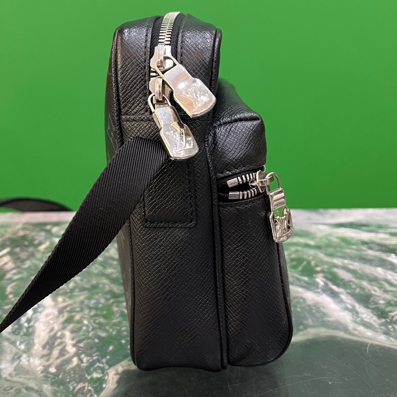 LV/路易威登outdoor黑武士郵差包 好成色 黑花男士 郵差包 雙層相機包 黑花拼色 尺寸:26x20x10.5cm-3