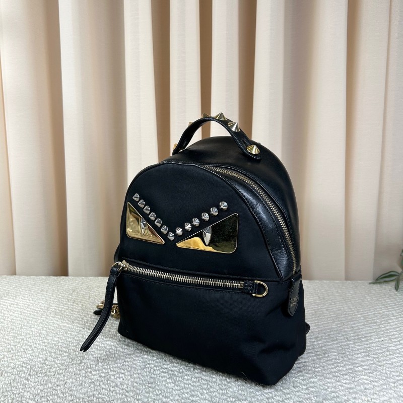 芬迪Fendi黑金佈面金色眼睛小怪獸雙肩包 休閒百搭的一款包包 小怪獸的設計感更增加了靈動感 容量實用 日常百搭-3