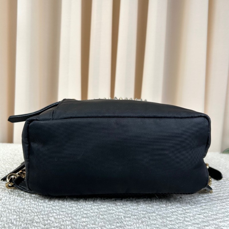 芬迪Fendi黑金佈面金色眼睛小怪獸雙肩包 休閒百搭的一款包包 小怪獸的設計感更增加了靈動感 容量實用 日常百搭-4