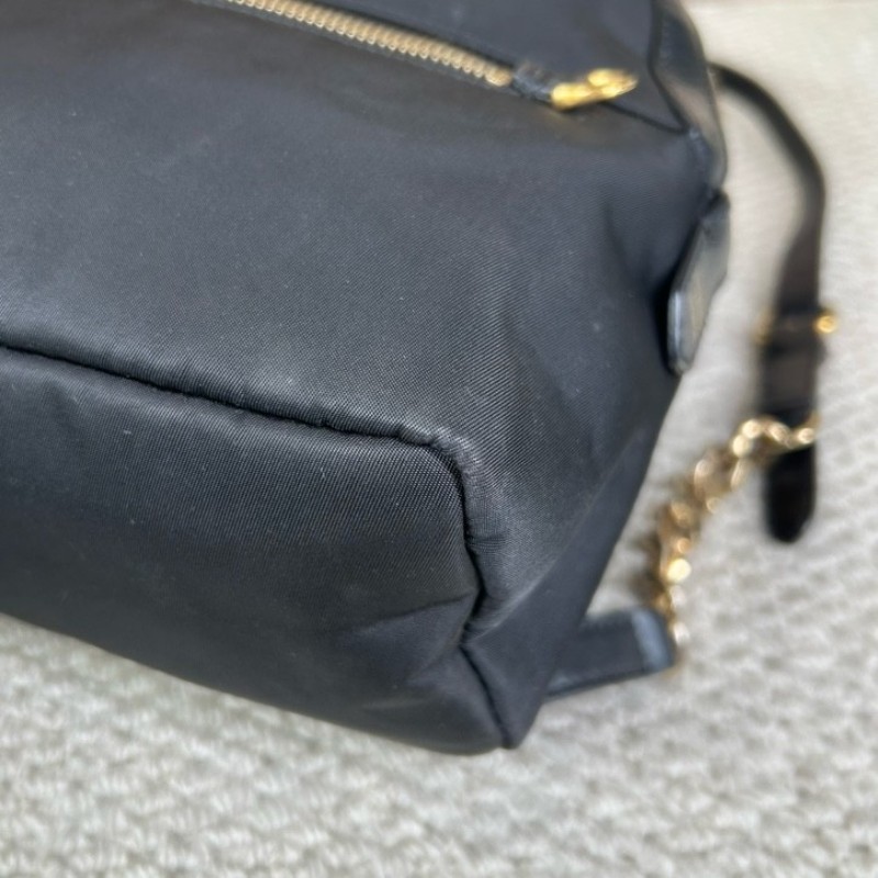 芬迪Fendi黑金佈面金色眼睛小怪獸雙肩包 休閒百搭的一款包包 小怪獸的設計感更增加了靈動感 容量實用 日常百搭-9