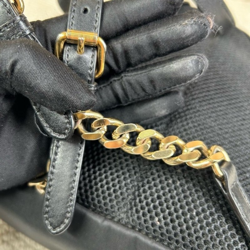 芬迪Fendi黑金佈面金色眼睛小怪獸雙肩包 休閒百搭的一款包包 小怪獸的設計感更增加了靈動感 容量實用 日常百搭-17