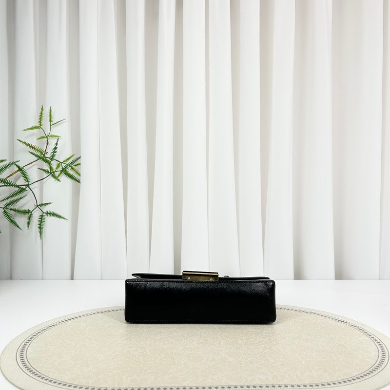 專櫃價2.4折!LV/路易威登 芯片款 早春秀款pochette thelma鎖頭鏈條包 肩帶可調節 單肩斜挎都可-2