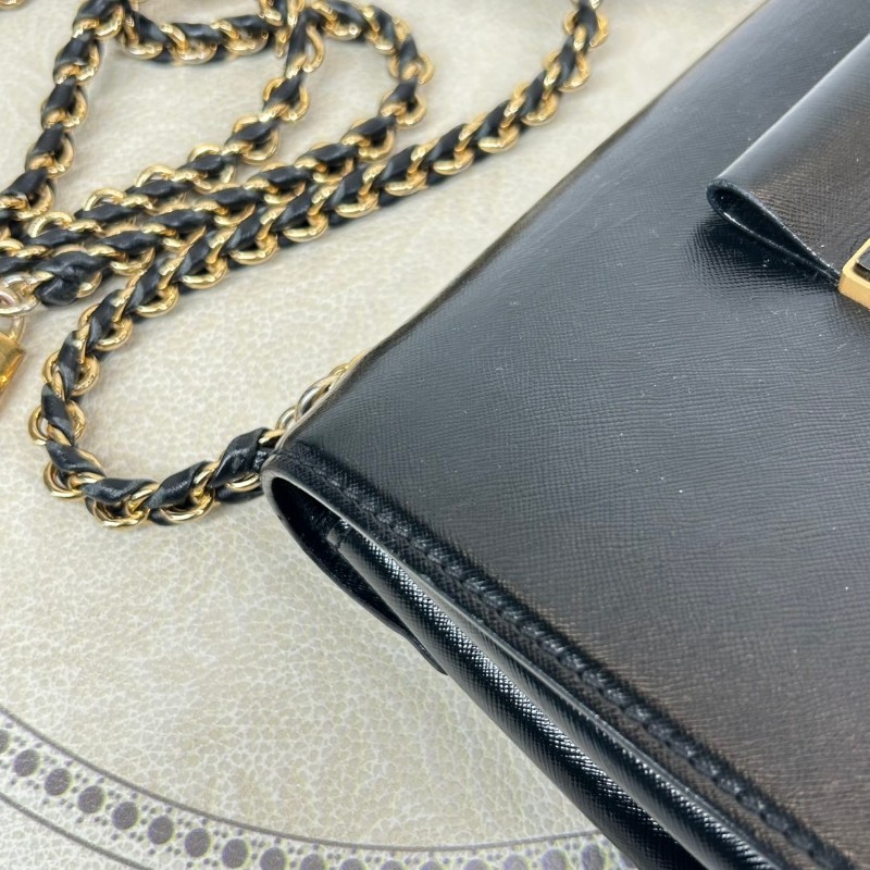 專櫃價2.4折!LV/路易威登 芯片款 早春秀款pochette thelma鎖頭鏈條包 肩帶可調節 單肩斜挎都可-9