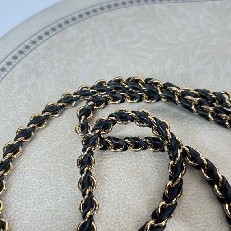 專櫃價2.4折!LV/路易威登 芯片款 早春秀款pochette thelma鎖頭鏈條包 肩帶可調節 單肩斜挎都可-11