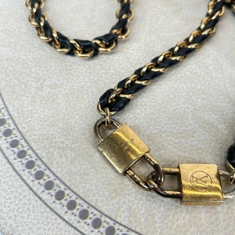 專櫃價2.4折!LV/路易威登 芯片款 早春秀款pochette thelma鎖頭鏈條包 肩帶可調節 單肩斜挎都可-12