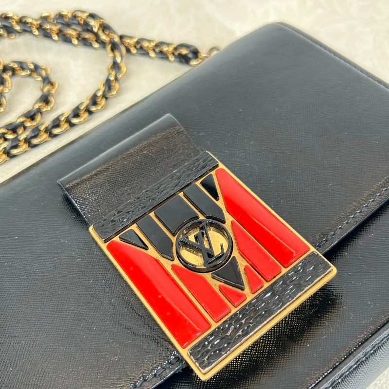 專櫃價2.4折!LV/路易威登 芯片款 早春秀款pochette thelma鎖頭鏈條包 肩帶可調節 單肩斜挎都可-18