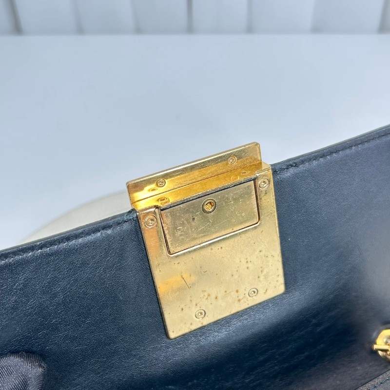 專櫃價2.4折!LV/路易威登 芯片款 早春秀款pochette thelma鎖頭鏈條包 肩帶可調節 單肩斜挎都可-19