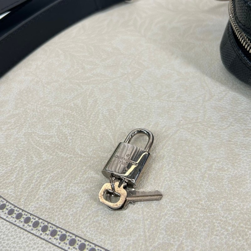 LV路易威登  黑灰棋盤格手提公文包 時尚型男必備  大容量 內有隔層 可以放電腦-16