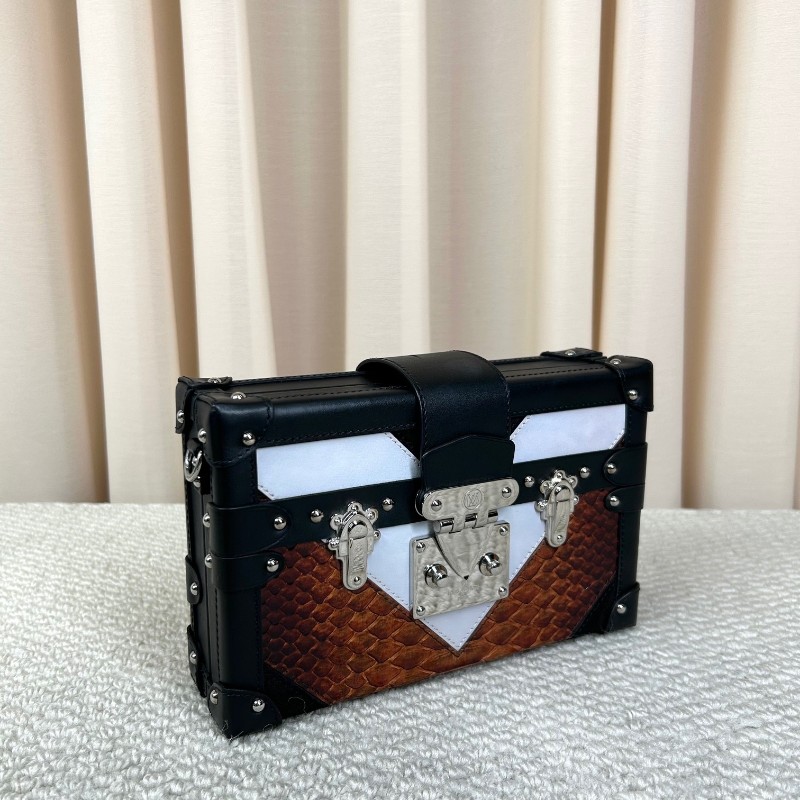 LV路易威登蟒蛇拼皮硬盒子包 黑色邊框 銀色五金 包型板正 有肩帶 可單肩可斜挎 容量實用-2