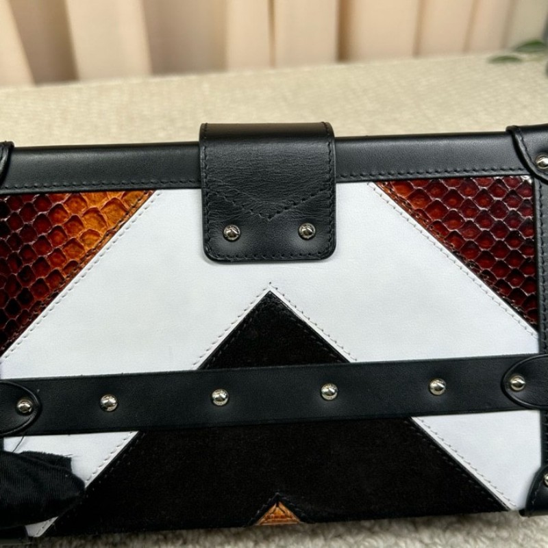 LV路易威登蟒蛇拼皮硬盒子包 黑色邊框 銀色五金 包型板正 有肩帶 可單肩可斜挎 容量實用-12