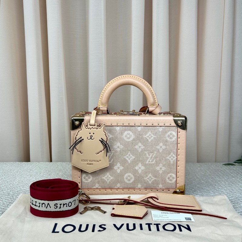 LV路易威登聯名貓貓catogram硬箱包 芯片款 米色老花帆布 金色五金 貓咪挂飾 內裡手繪LV標籤 可單肩可斜挎可手提 容量適中 日常出門很方便-1