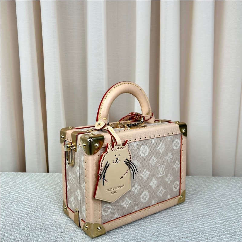 LV路易威登聯名貓貓catogram硬箱包 芯片款 米色老花帆布 金色五金 貓咪挂飾 內裡手繪LV標籤 可單肩可斜挎可手提 容量適中 日常出門很方便-2