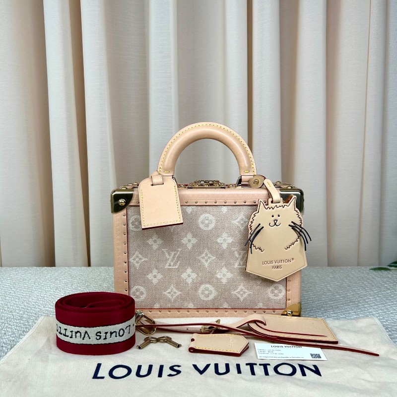 LV路易威登聯名貓貓catogram硬箱包 芯片款 米色老花帆布 金色五金 貓咪挂飾 內裡手繪LV標籤 可單肩可斜挎可手提 容量適中 日常出門很方便-5