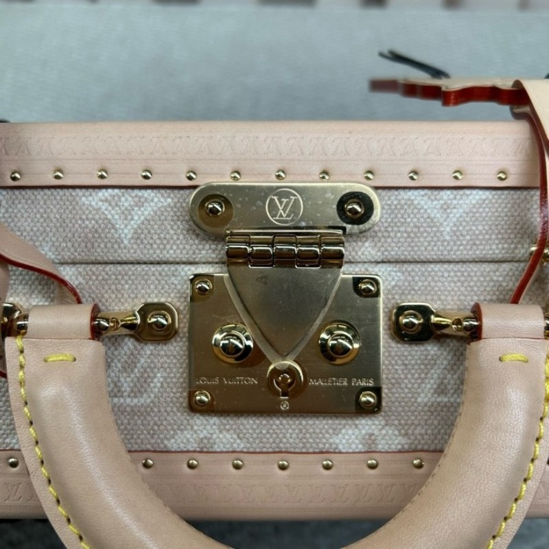 LV路易威登聯名貓貓catogram硬箱包 芯片款 米色老花帆布 金色五金 貓咪挂飾 內裡手繪LV標籤 可單肩可斜挎可手提 容量適中 日常出門很方便-12