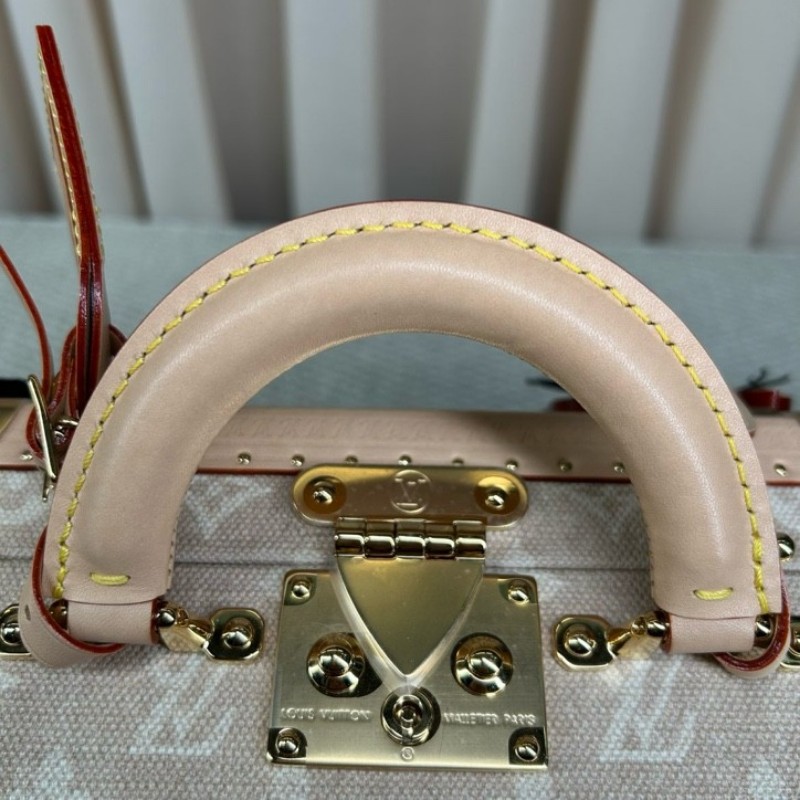 LV路易威登聯名貓貓catogram硬箱包 芯片款 米色老花帆布 金色五金 貓咪挂飾 內裡手繪LV標籤 可單肩可斜挎可手提 容量適中 日常出門很方便-13