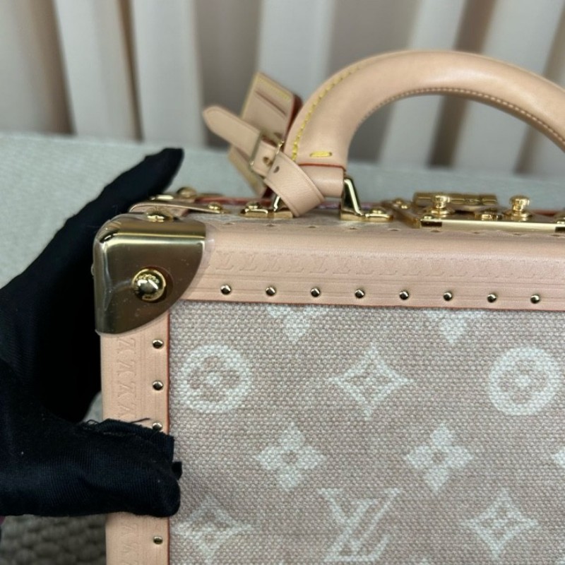 LV路易威登聯名貓貓catogram硬箱包 芯片款 米色老花帆布 金色五金 貓咪挂飾 內裡手繪LV標籤 可單肩可斜挎可手提 容量適中 日常出門很方便-16