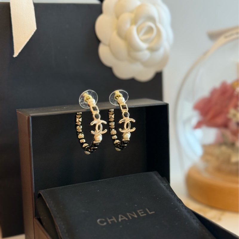 (全配)Chanel 香奈兒經典黑白配色圈圈耳環(直徑約三公分)-0