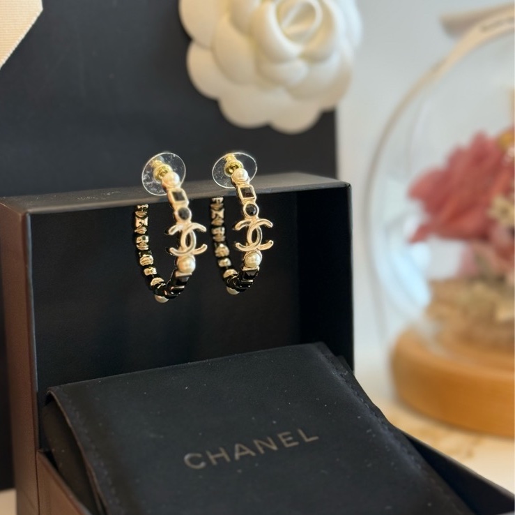 (全配)Chanel 香奈兒經典黑白配色圈圈耳環(直徑約三公分)-5